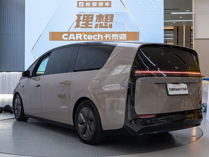 Фото 4 - LiXiang Mega