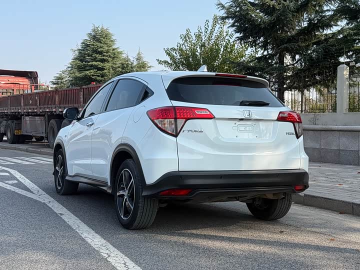 Фото 6 - Honda Vezel