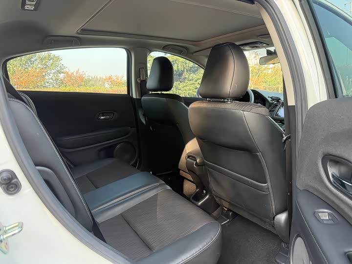 Фото 9 - Honda Vezel