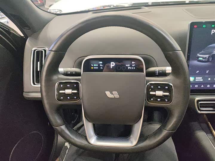 Фото 11 - LiXiang L8