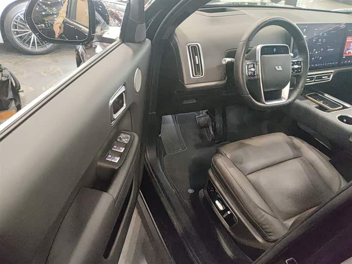 Фото 16 - LiXiang L8