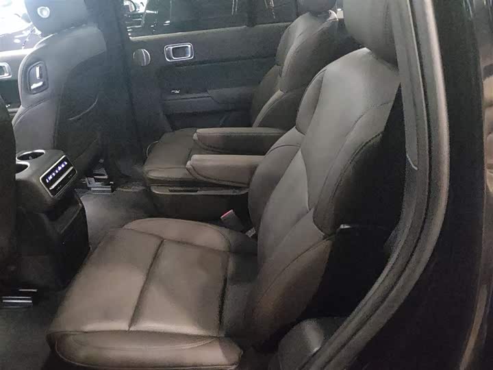 Фото 17 - LiXiang L8