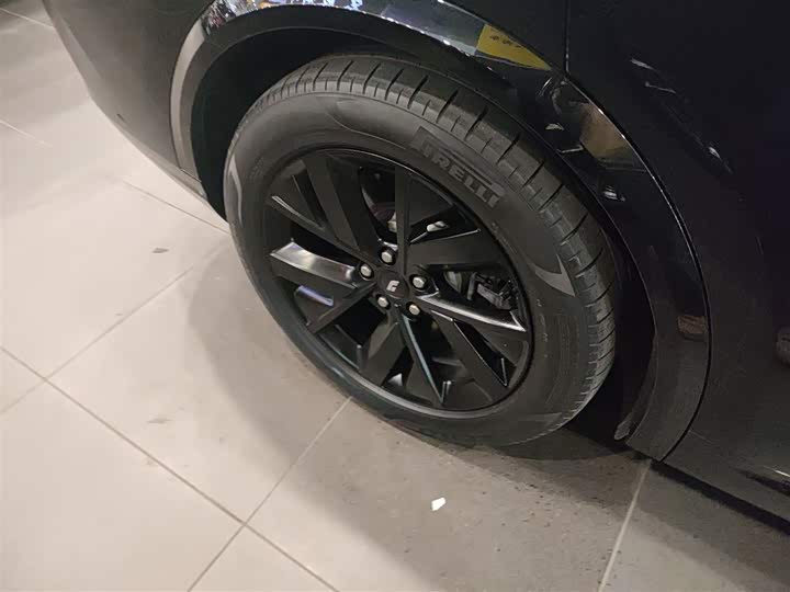 Фото 26 - LiXiang L8