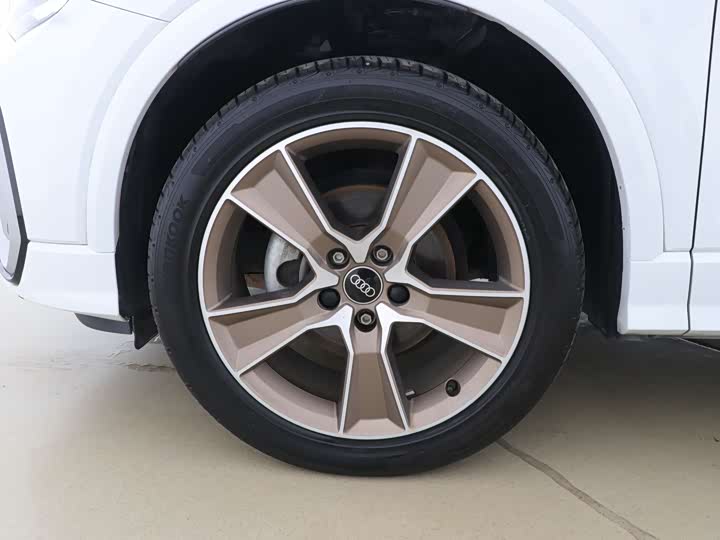 Фото 16 - Audi Q2L