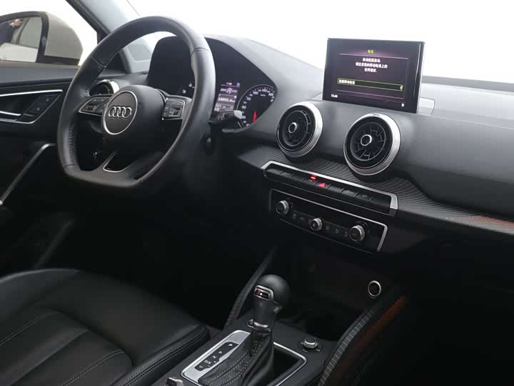 Фото 6 - Audi Q2L
