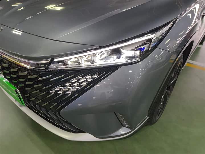 Фото 24 - Roewe RX5 Hybrid