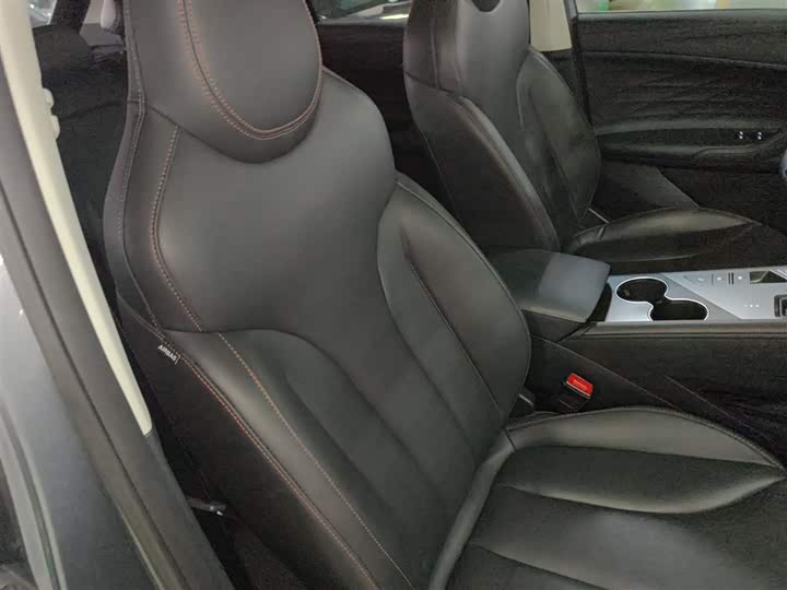 Фото 25 - Roewe RX5 Hybrid