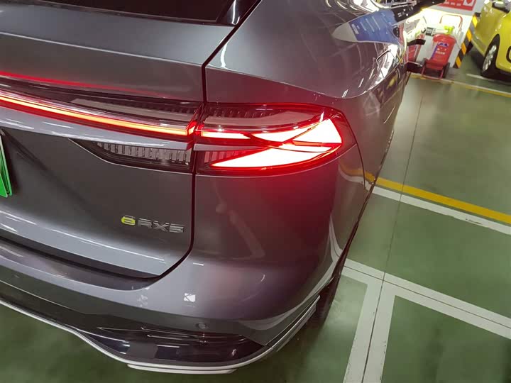 Фото 8 - Roewe RX5 Hybrid