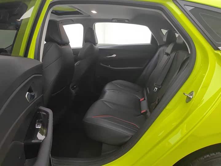 Фото 11 - Geely Binrui