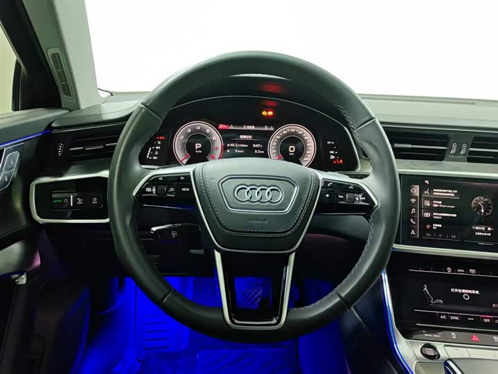 Фото 11 - Audi A6L