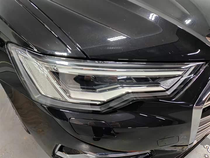 Фото 13 - Audi A6L