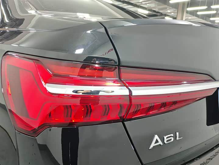 Фото 14 - Audi A6L