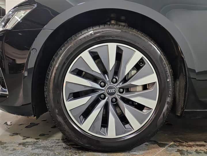 Фото 15 - Audi A6L