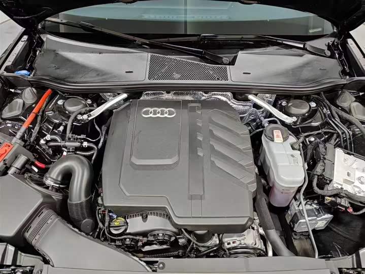 Фото 16 - Audi A6L