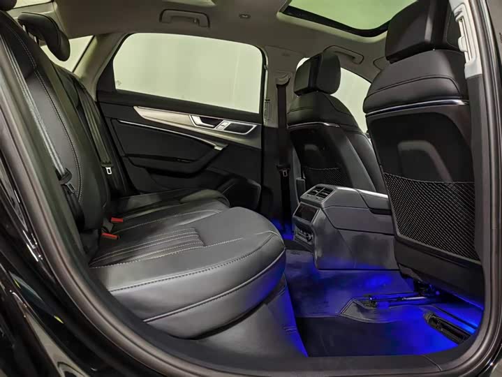 Фото 6 - Audi A6L