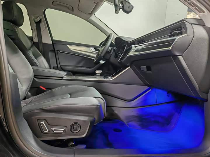 Фото 7 - Audi A6L