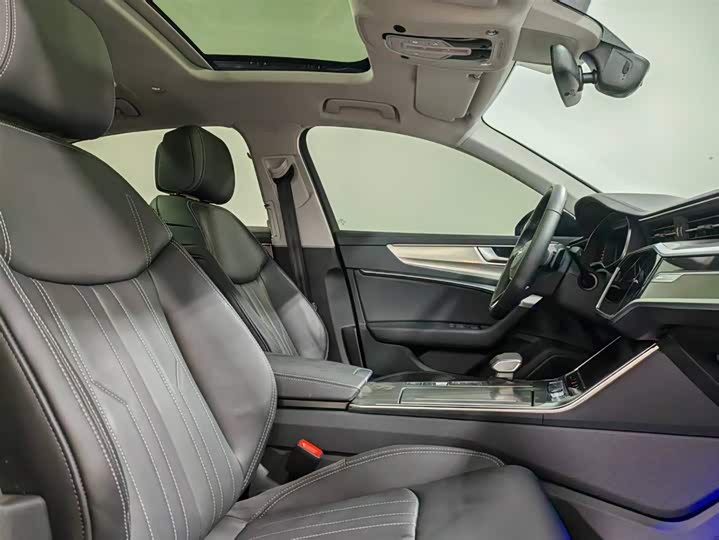 Фото 8 - Audi A6L