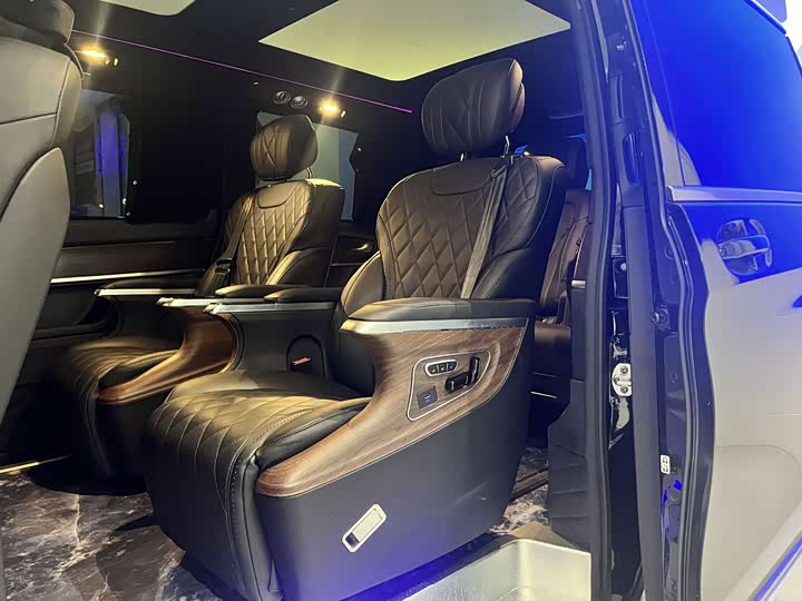 Фото 8 - Mercedes-Benz V-Class