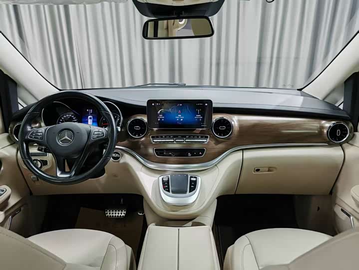 Фото 8 - Mercedes-Benz V-Class