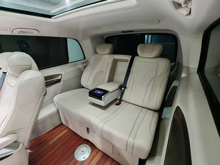 Фото 9 - Mercedes-Benz V-Class