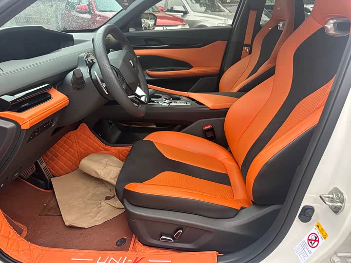 Фото 17 - Changan UNI-V