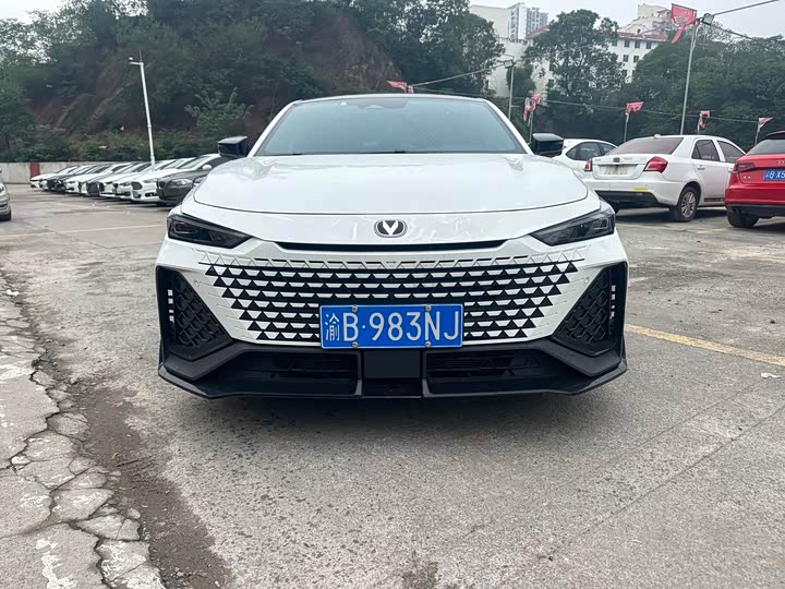 Фото 2 - Changan UNI-V