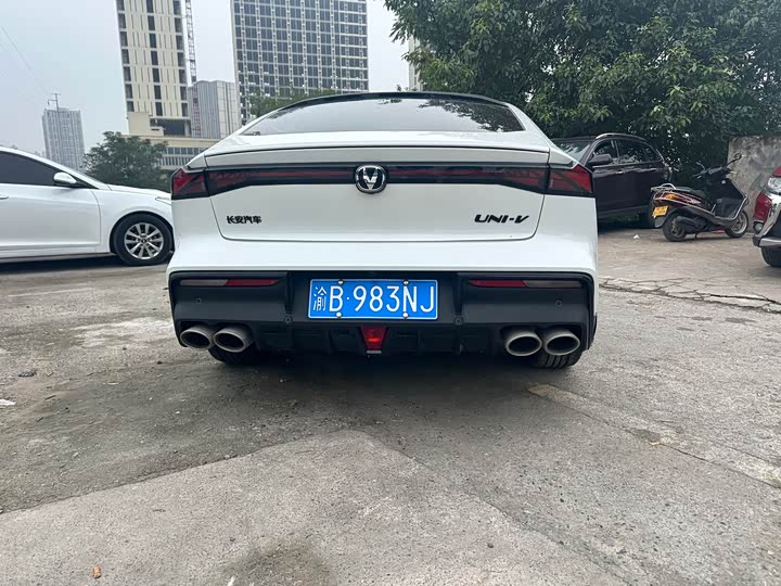 Фото 4 - Changan UNI-V