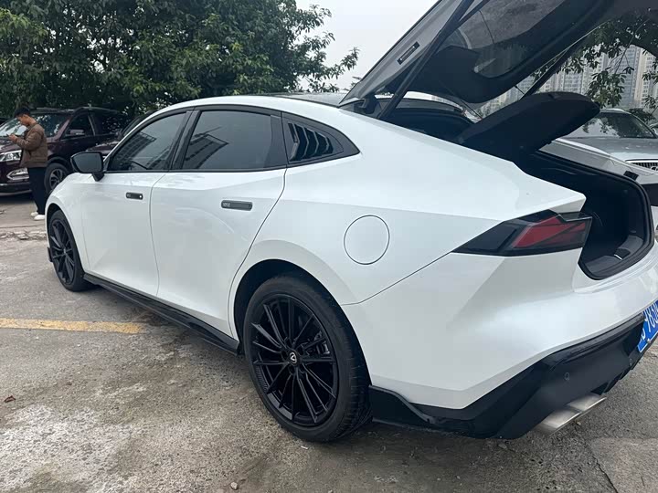 Фото 8 - Changan UNI-V