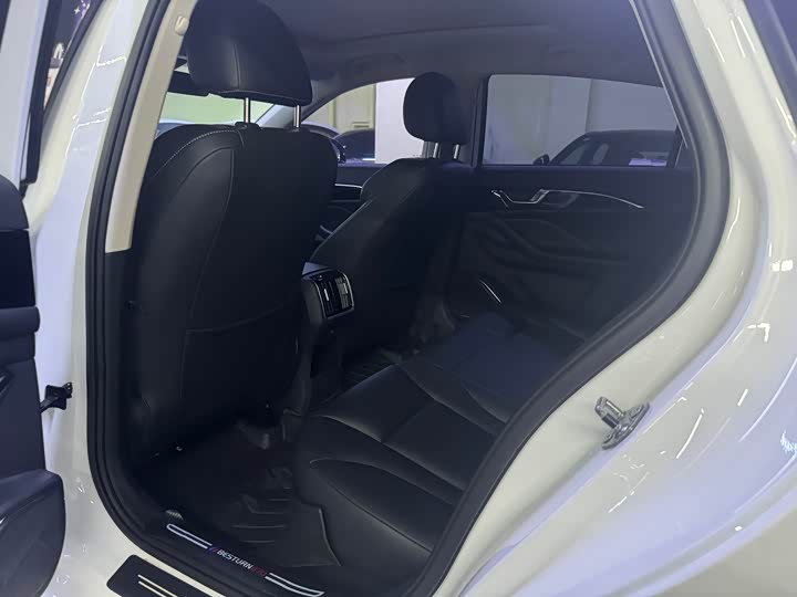 Фото 10 - Bestune B70