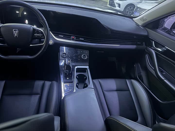 Фото 11 - Bestune B70