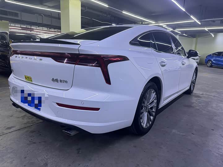 Фото 14 - Bestune B70