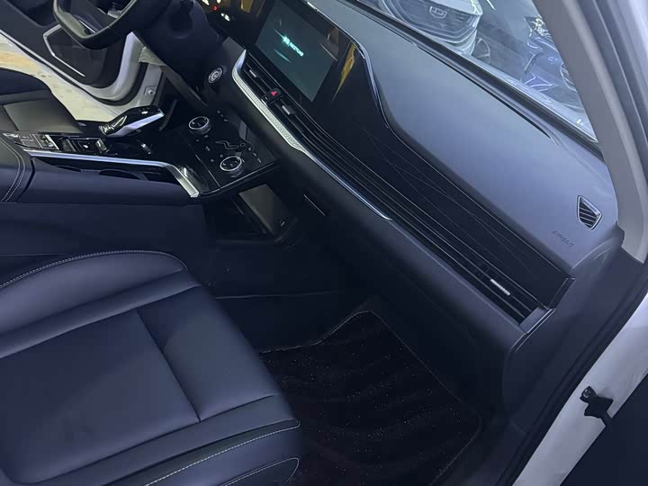 Фото 5 - Bestune B70