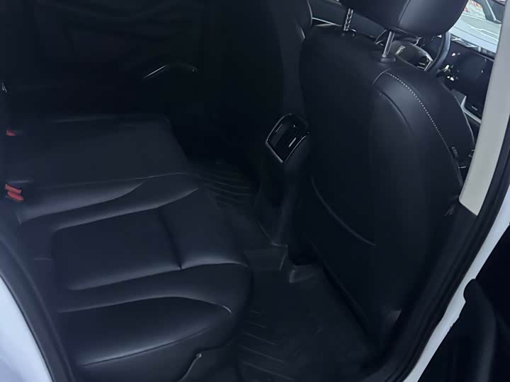 Фото 6 - Bestune B70