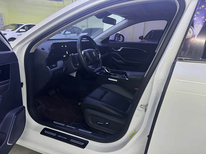 Фото 7 - Bestune B70