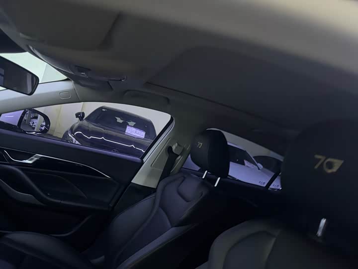 Фото 9 - Bestune B70