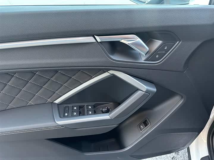 Фото 16 - Audi Q3