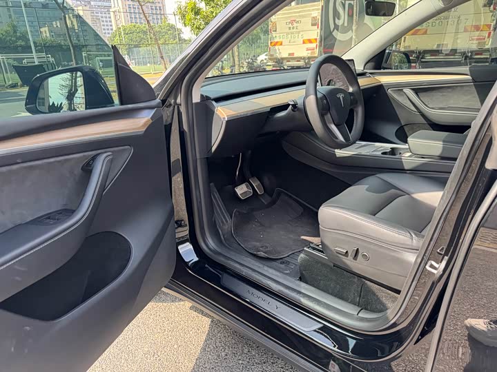 Фото 11 - Tesla Model Y