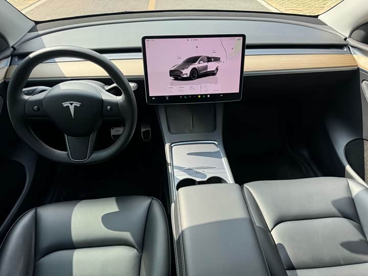 Фото 13 - Tesla Model Y