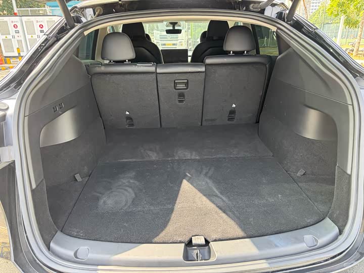 Фото 14 - Tesla Model Y