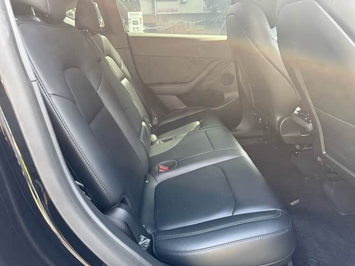 Фото 15 - Tesla Model Y