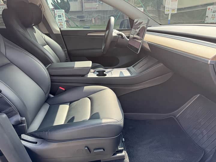 Фото 16 - Tesla Model Y