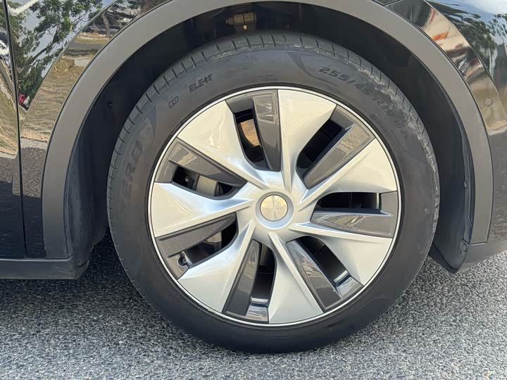 Фото 17 - Tesla Model Y