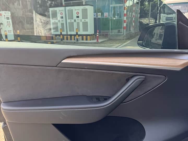 Фото 8 - Tesla Model Y