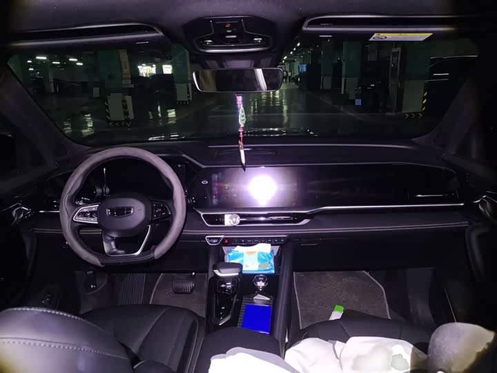 Фото 13 - Geely Monjaro