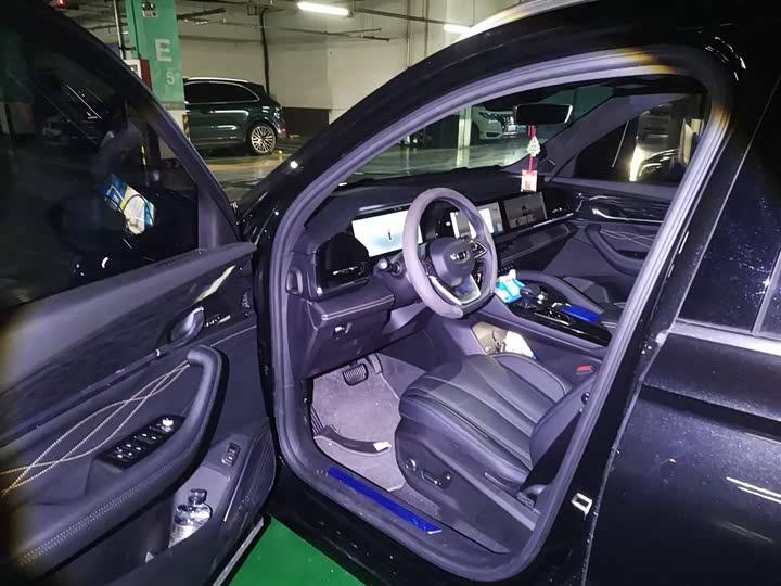 Фото 14 - Geely Monjaro