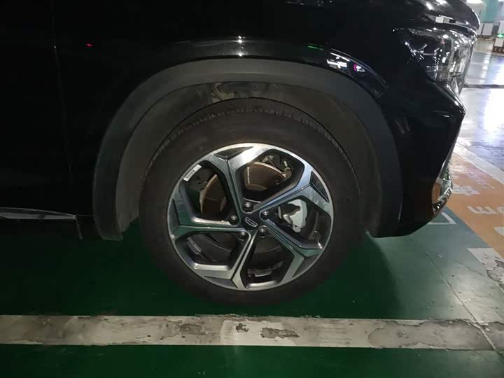 Фото 31 - Geely Monjaro