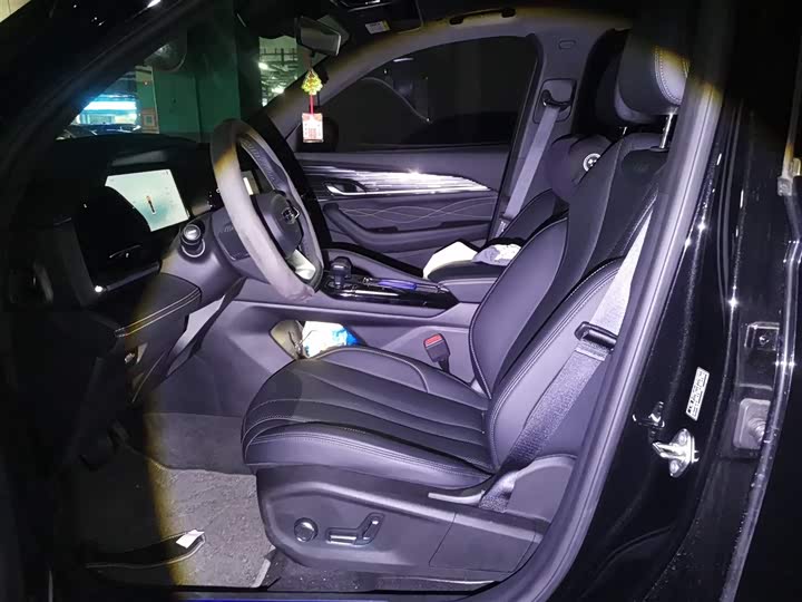 Фото 8 - Geely Monjaro