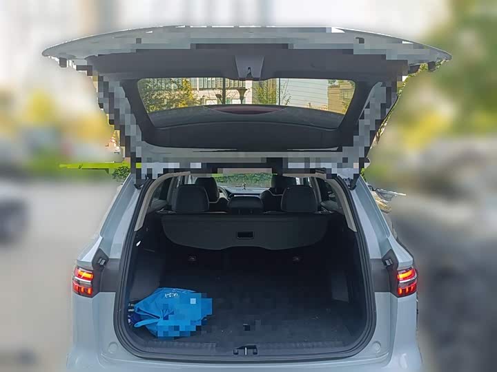 Фото 10 - Geely Monjaro