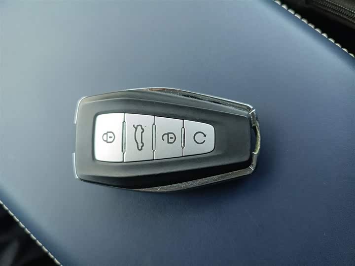 Фото 12 - Geely Monjaro