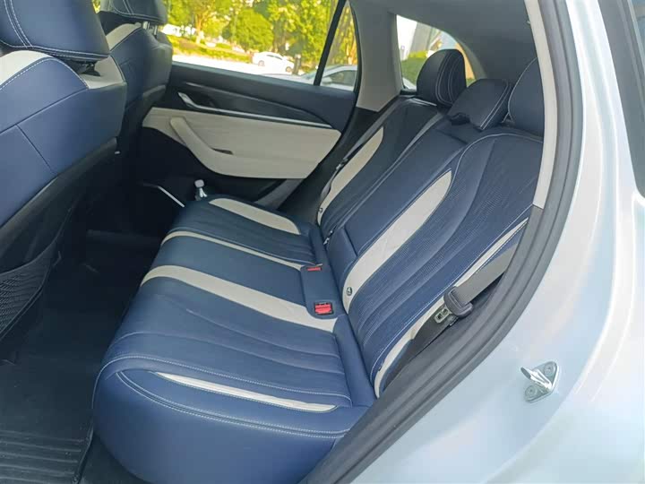 Фото 15 - Geely Monjaro